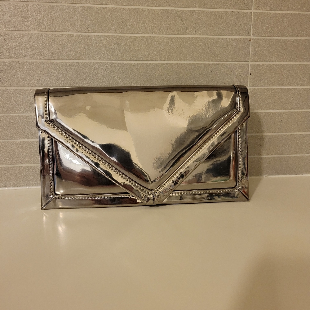 Metallic clutch